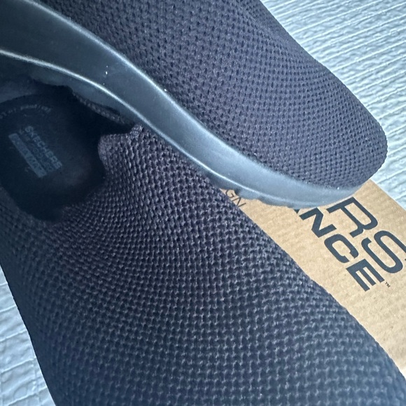 Skechers Women's Go Walk Sneaker slip on sneakers. Size 7 - Picture 6 of 12